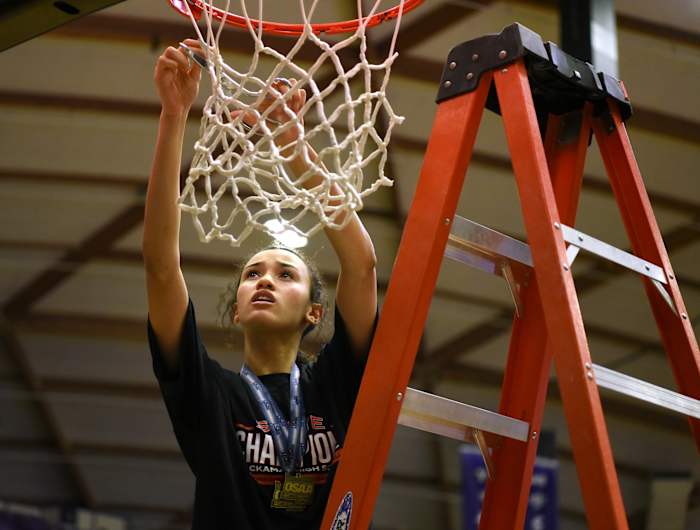 x South Medford Clackamas 6A Oregon girls basketball final Taylor Balkom 34